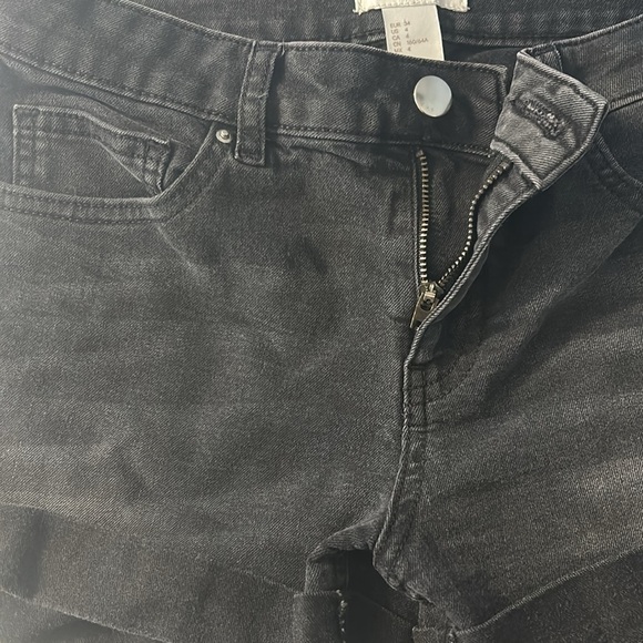 Black shorts - Picture 2 of 3